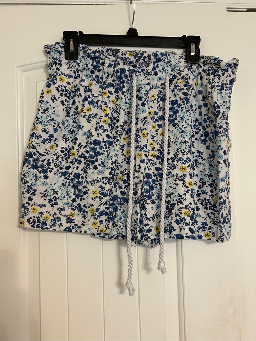 a.n.a White Floral Paperbag Shorts with Blue and Yellow Print